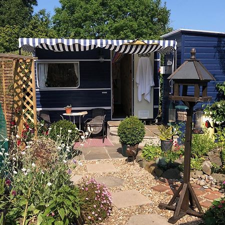 Down The Garden Path Vintage Caravan B&B , Dartmoor ニュートン・アボット エクステリア 写真